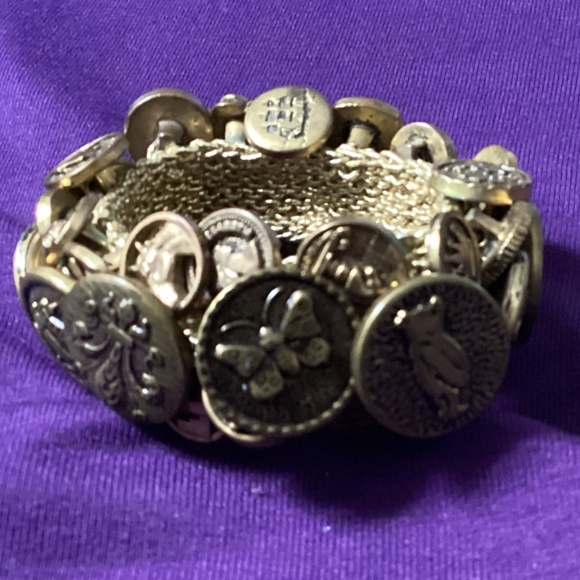 Awesome Button Bracelet - Picture 4 of 4